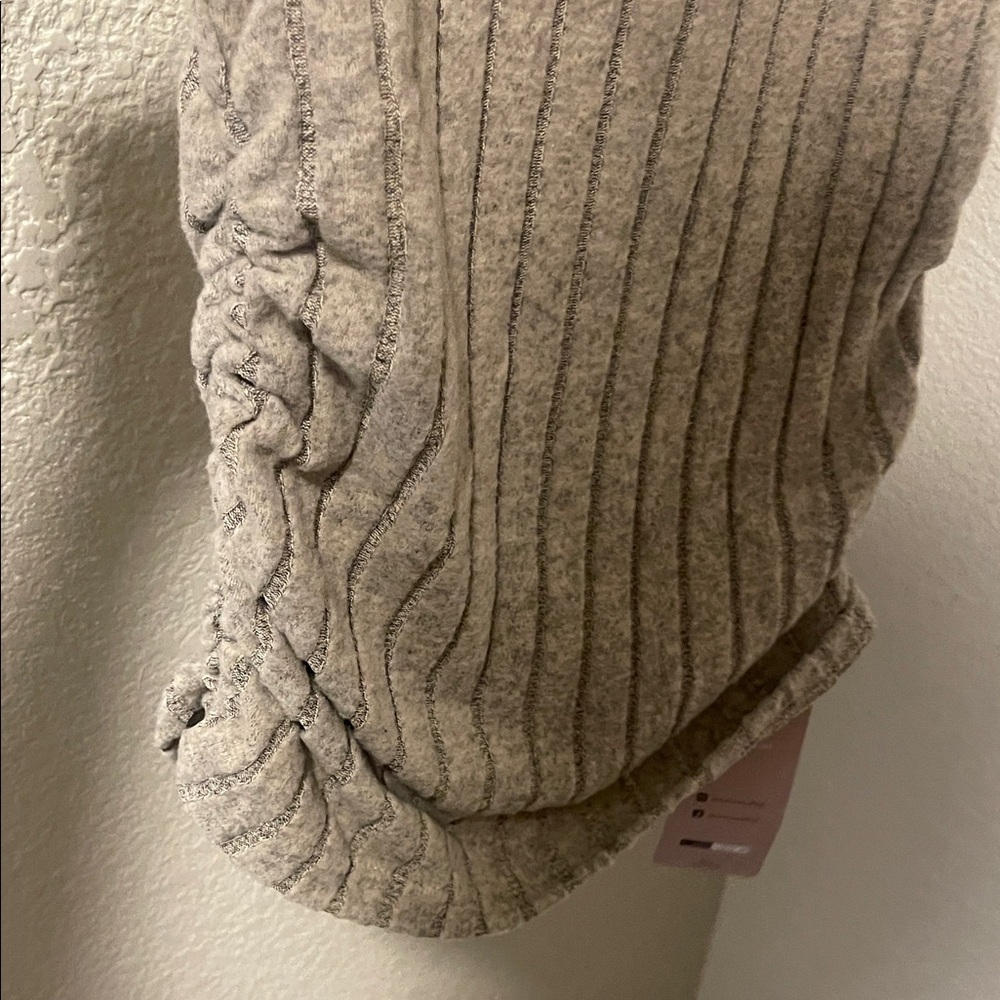 Stylish Gray Ribbed Tank Top - Picture 4 of 5